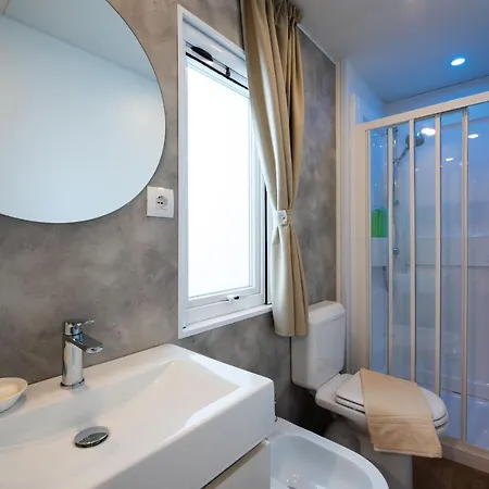 Kamp alanı Lido Di Colico, Front And Center