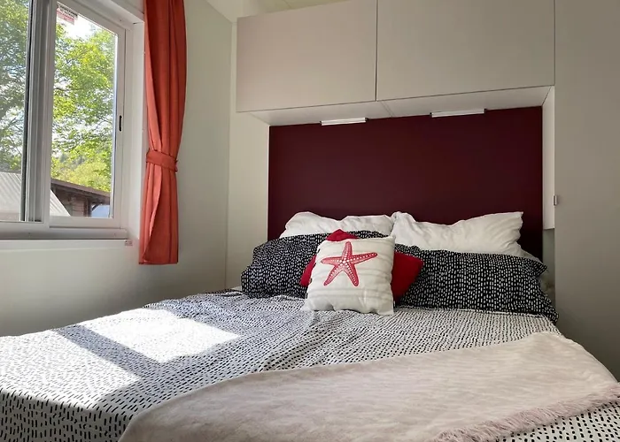 Lido Di Colico, Front And Center Кемпинг *