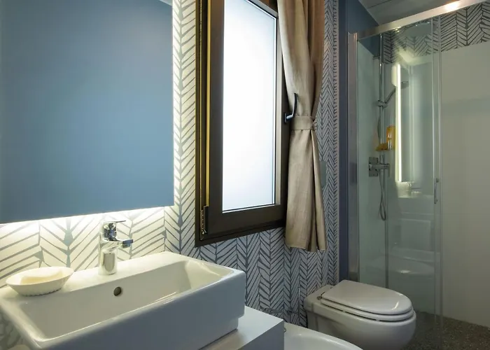 Lido Di Colico, Front And Center Camping