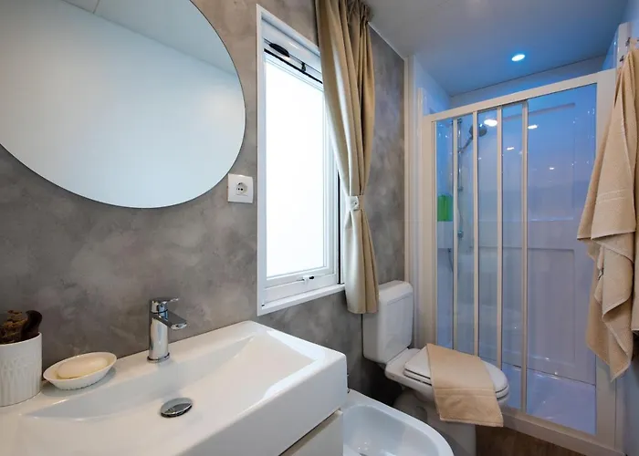 Camping Lido Di Colico, Front And Center